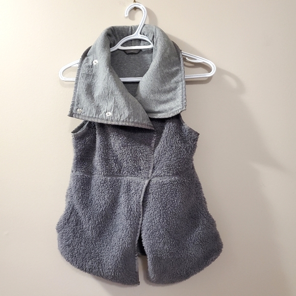 Ivivva (by Lululemon) - Girls Reversible Sherpa Vest - Size 10 - Picture 5 of 6
